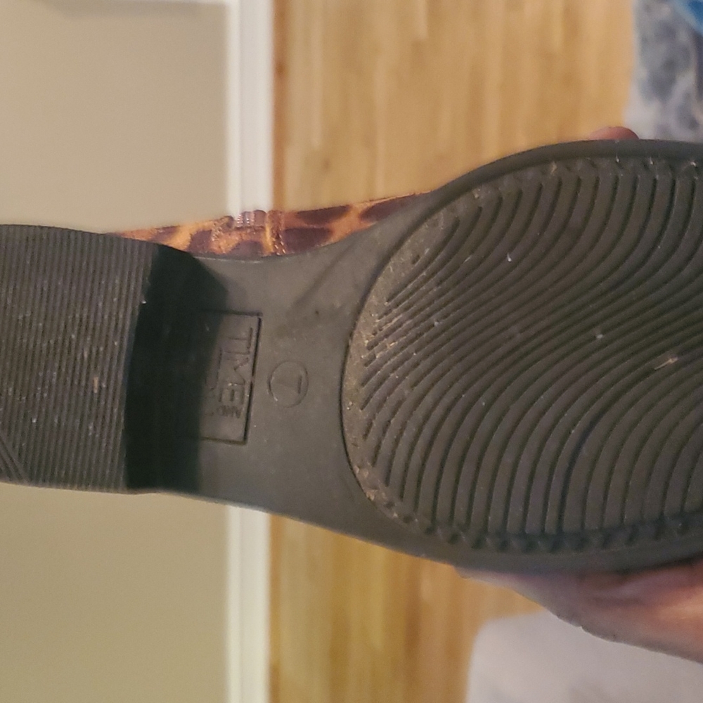 Ankle Boot - Picture 3 of 5